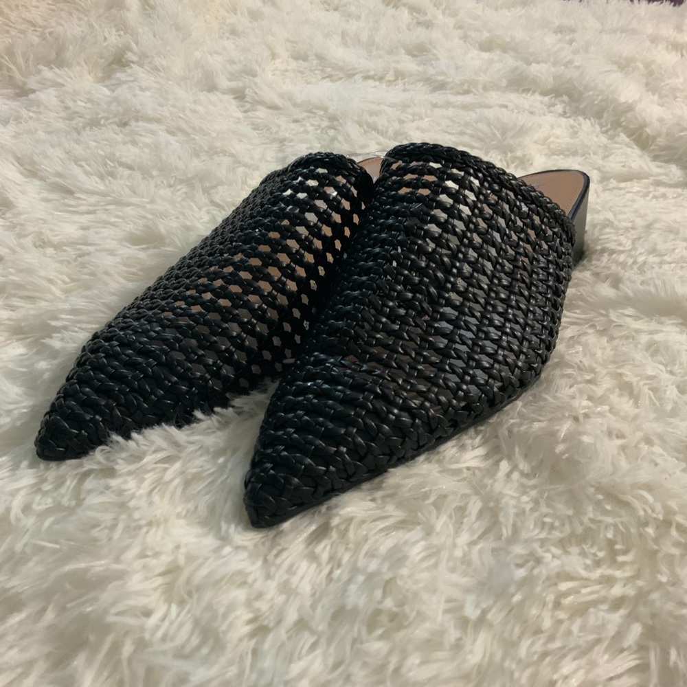 Fishneted shoe